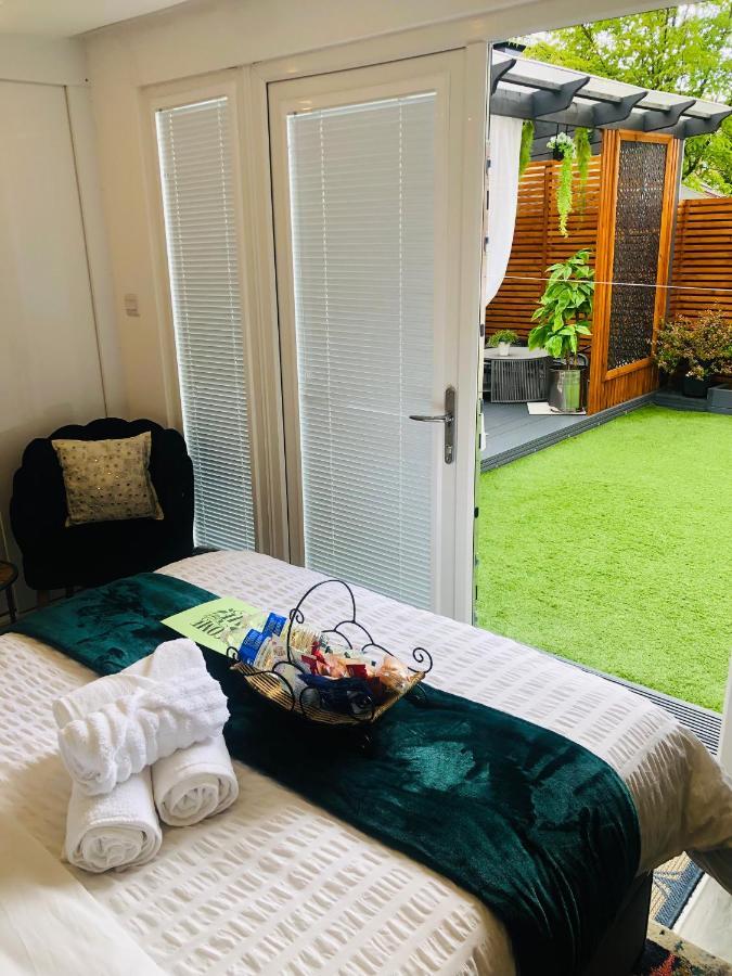 Meezee Pearl Double Bed Lodge With Free Parking Salford  Zewnętrze zdjęcie