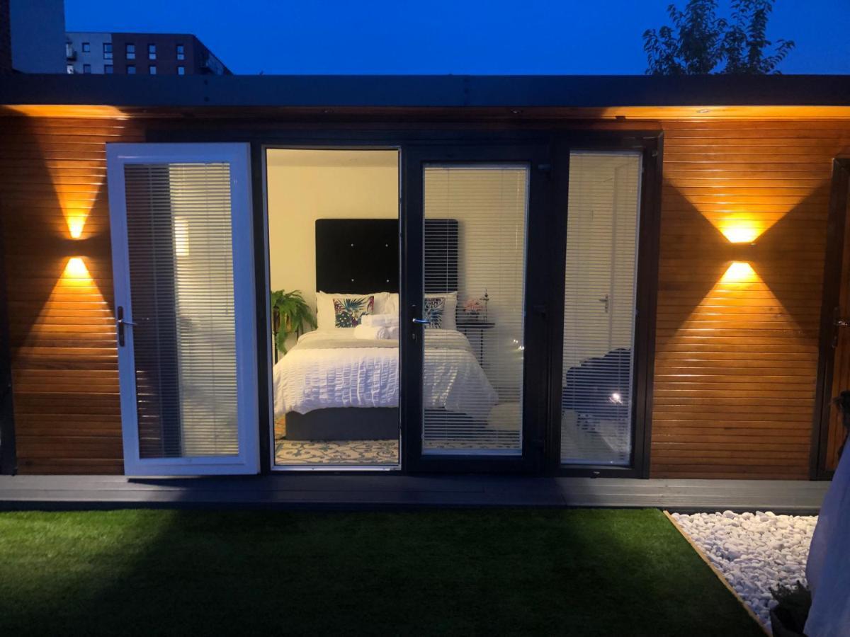 Meezee Pearl Double Bed Lodge With Free Parking Salford  Zewnętrze zdjęcie