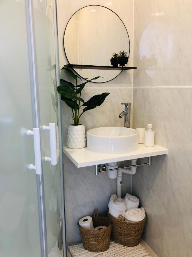 Meezee Pearl Double Bed Lodge With Free Parking Salford  Zewnętrze zdjęcie