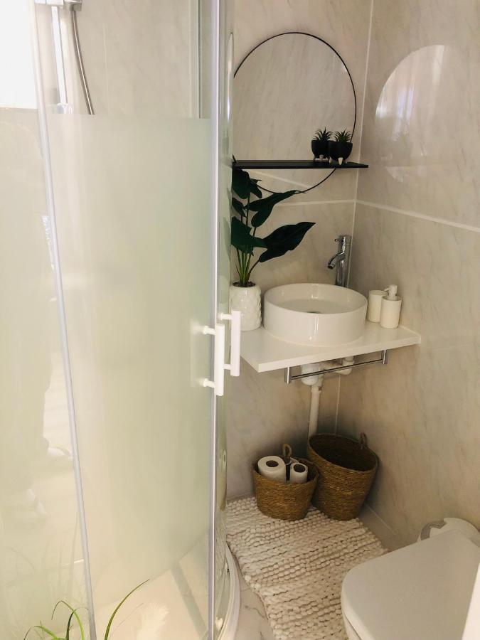 Meezee Pearl Double Bed Lodge With Free Parking Salford  Zewnętrze zdjęcie