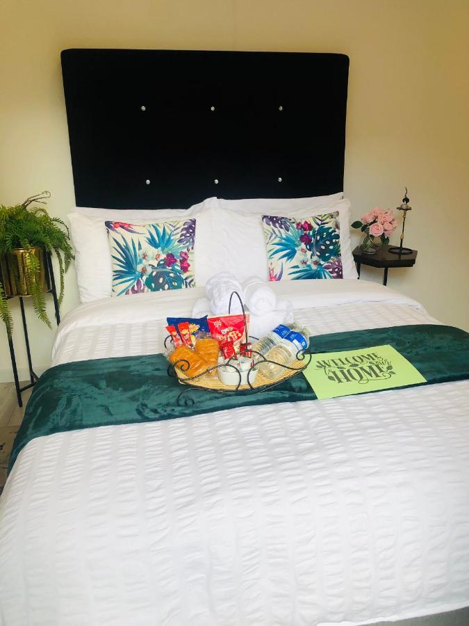 Meezee Pearl Double Bed Lodge With Free Parking Salford  Zewnętrze zdjęcie