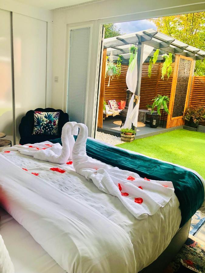 Meezee Pearl Double Bed Lodge With Free Parking Salford  Zewnętrze zdjęcie