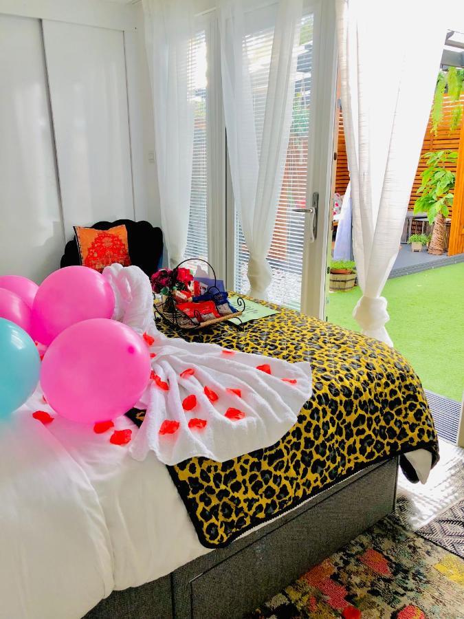 Meezee Pearl Double Bed Lodge With Free Parking Salford  Zewnętrze zdjęcie