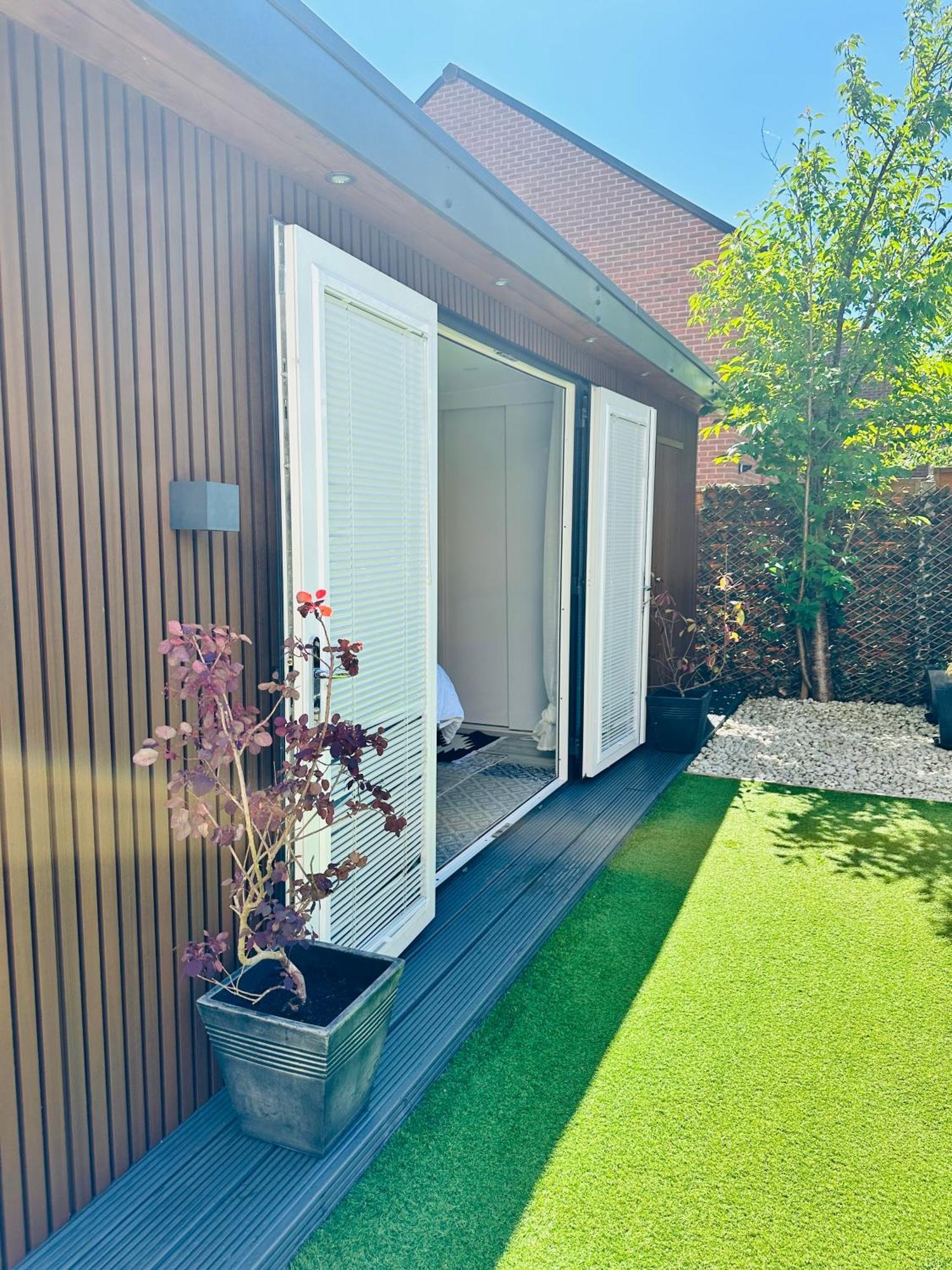 Meezee Pearl Double Bed Lodge With Free Parking Salford  Zewnętrze zdjęcie